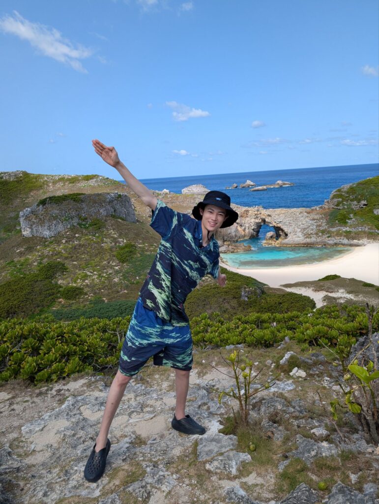 画像:小笠原諸島の窪塚愛流(引用元、https://x.com/ANOTHERSKY_NTV/status/1916798437284344036?t=8Sg3Wr5MQZGe4Q_jziXgIQ&s=19)