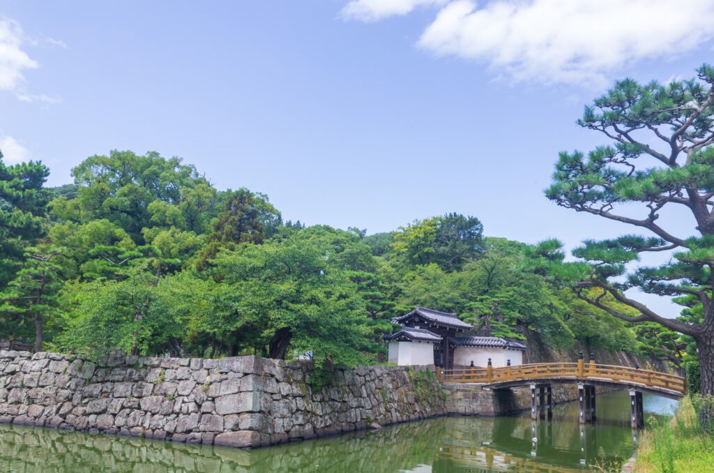 画像:和歌山城の一の橋(引用元:写真AC)